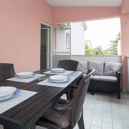Family With Big Garden Apartman