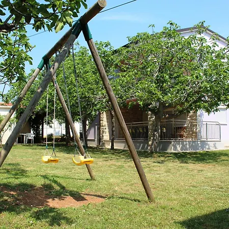 Family With Big Garden * Medulin